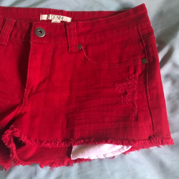 Red shorts - Picture 3 of 4